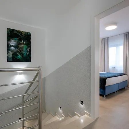 Polaris By Guide Pula