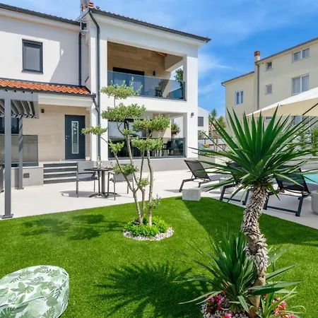 Villa Polaris By Guide Pola
