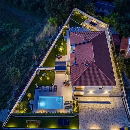 Willa Polaris By Guide *