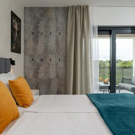 Willa Polaris By Guide