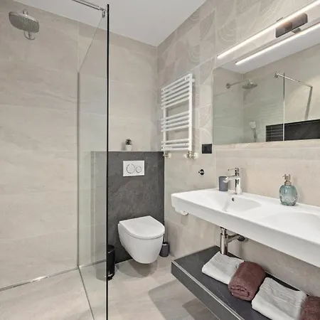 Polaris By Guide Willa Pula