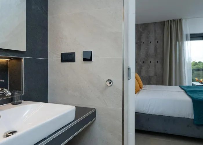 Polaris By Guide Пула